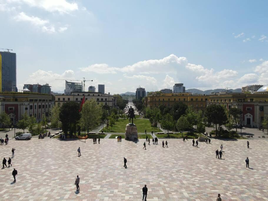 Central Apartment Tirana Bagian luar foto